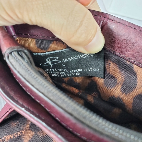 B Makowsky  Leather Crossbody Handbag - Picture 6 of 11